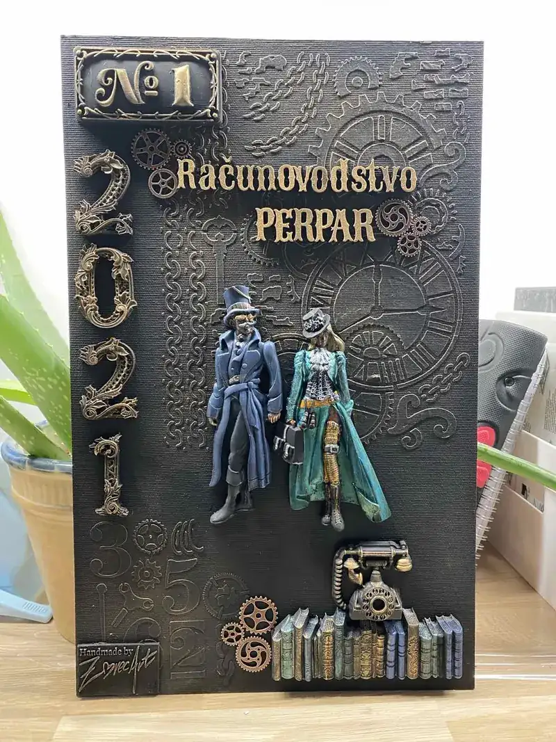 Personalizirana steampunk plošča z reliefnimi figurami za jubilej podjetja Perpar