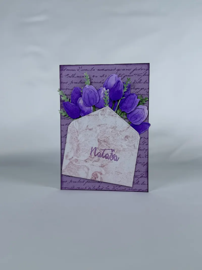 Personalizirana voščilnica z vijoličnimi tulipani za Natašo